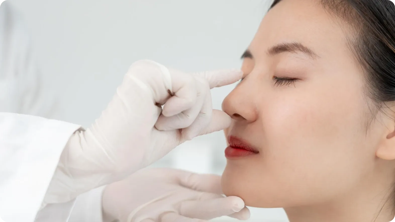 primary and revision rhinoplasties perform annually