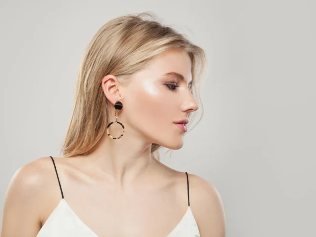 What’s New in 2025: Emerging Trends in Facelift Surgery and Regenerative Techniques